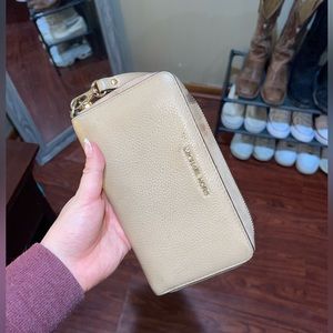 Michael Kors tan wallet